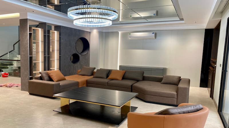 Bộ sofa trong không gian phòng khách hiện đại sang trọng căn nhà phố Trích Sài Tây Hồ