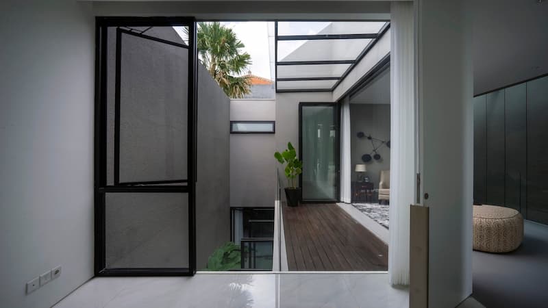 bán nhà ngõ 699 Lạc Long Quân