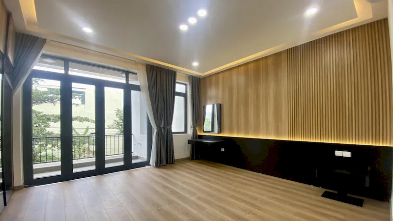 Bán Nhà Ngõ 97 Phố Trịnh Công Sơn có ban công
