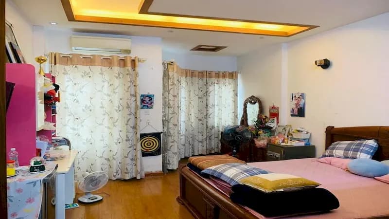 Bán Nhà Ngõ 35 Trịnh Công Sơn phòng ngủ thoáng