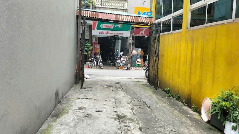 bán nhà ngõ 569 Lạc Long Quân ngõ ô tô rộng