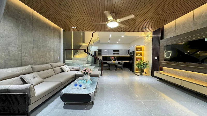 bán nhà ngõ 35 phố Trịnh Công Sơn phòng khách rộng