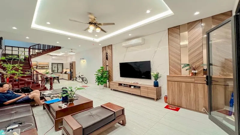 Bán nhà ngõ 535 Lạc Long Quân phòng khách rộng