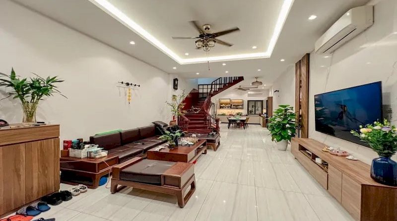 Bán nhà ngõ 535 Lạc Long Quân nội thất đầy đủ