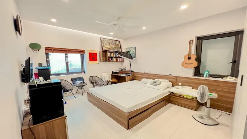 Bán nhà ngõ 535 Lạc Long Quân phòng ngủ thoáng đãng
