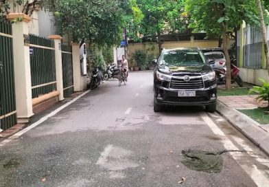 bán nhà 659 Lạc Long Quân ngõ ô tô
