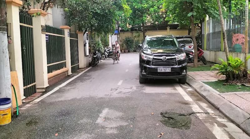 bán nhà 659 Lạc Long Quân ngõ ô tô