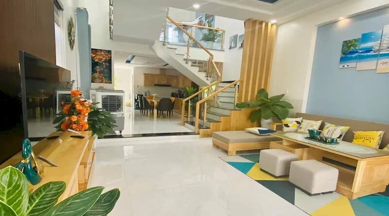 bán nhà ngõ 271 Lạc Long Quân phòng khách rộng