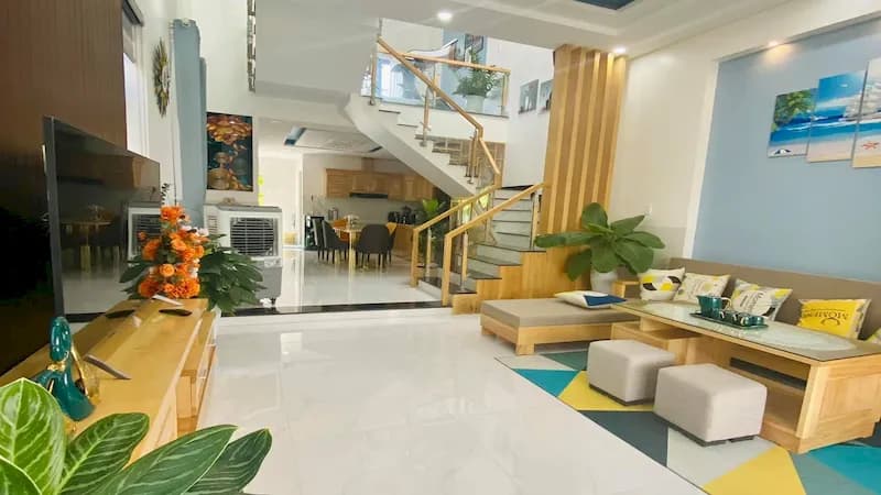 bán nhà ngõ 271 Lạc Long Quân phòng khách rộng