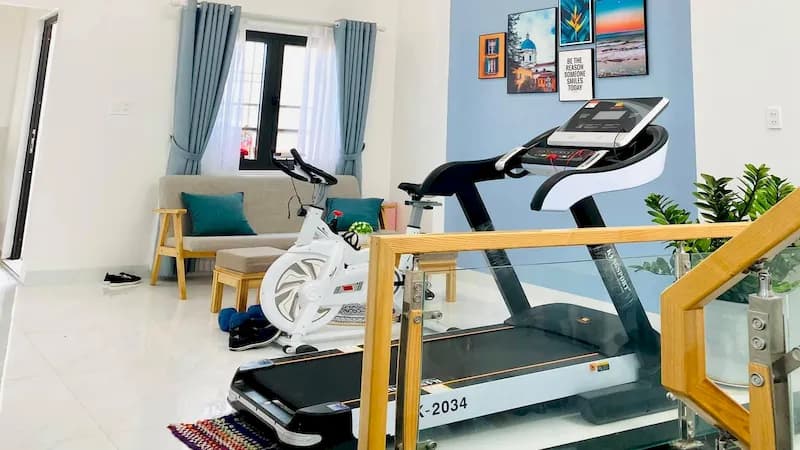 bán nhà ngõ 271 Lạc Long Quân có khu tập gym riêng