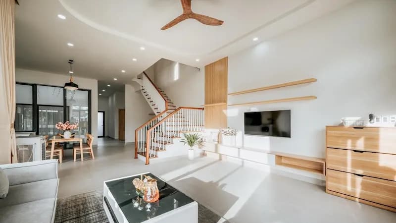 bán nhà mới ngõ 603 Lạc Long Quân phòng khách rộng