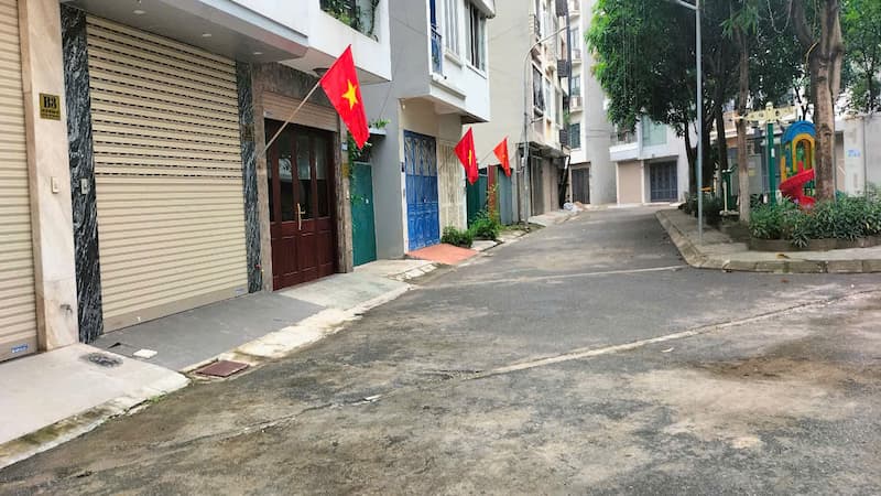 Bán nhà 180 Phú Thượng ngõ ô tô
