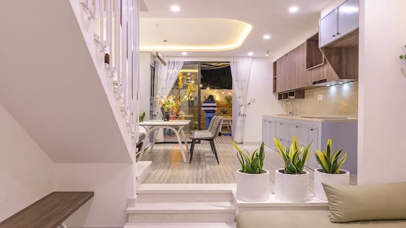 Bán Nhà Mới 10 Phố Phúc Hoa phòng khách nhìn từ bên ngoài