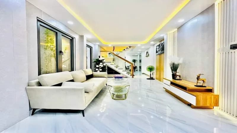 Bán nhà ngõ 690 Lạc Long Quân phòng khách rộng