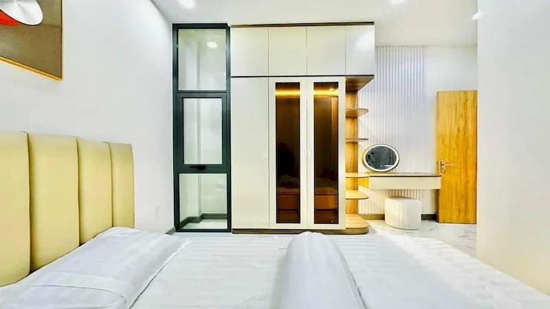 Bán nhà ngõ 690 Lạc Long Quân phòng ngủ thoáng